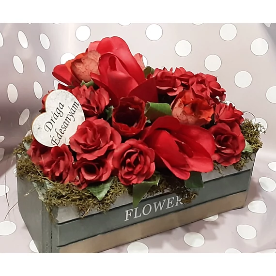 SELYEMVIRÁGOK   LÁDIKÓBAN