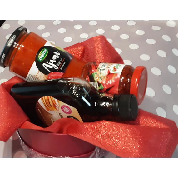 DELIKÁTCSOMAG  PIROS  DOBOZBAN