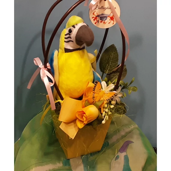 BALLAGÁSI  KÉK-SÁRGA  PAPAGÁJ  TÁSKÁBAN  26×18  CM